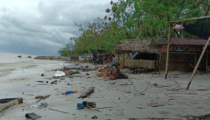 Tiga Rumah Warga Hancur Diterjang Banjir Rob di Pantailabu, Deli Serdang