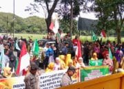 Diduga PTPN II Kuasai Lahan Adat Masyarakat, Ratusan Warga di Langkat Gelar Aksi