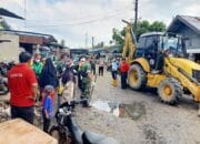 Semangat Gotong-royong, Polsek Pangkalan Susu dan Masyarakat Bersihkan Sampah