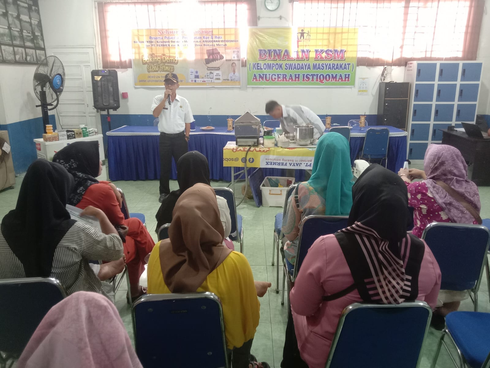 Pelatihan pembuatan kue