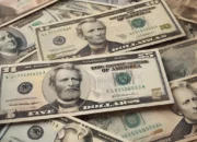 Hobi Menabung Dolar? Hati-Hati Stroke, Nilai Tukar Anjlok Drastis!