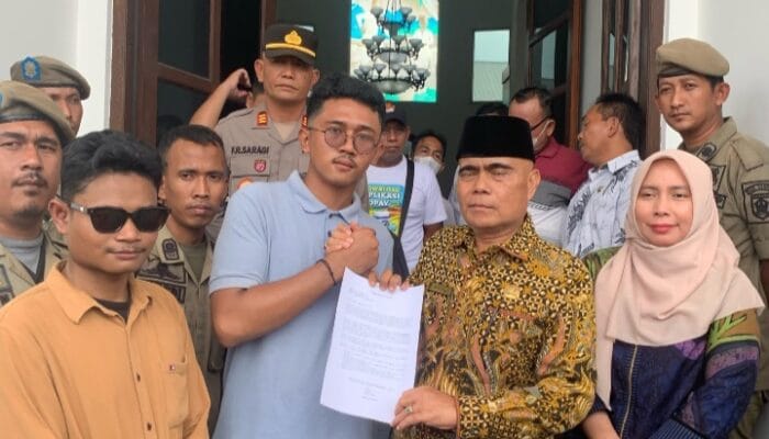 ORGANISASI PERGERAKAN MAHASISWA MENDESAK SEKDA KABUPATEN ASAHAN SEGERA DICOPOT