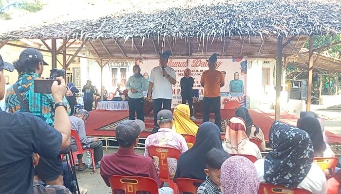 Bupati dan Wakil Bupati Deli Serdang Berkunjung ke Pasar KAMU di Pantai Labu, Warga Dapat Bantuan, Awak Media Soroti Manajemen