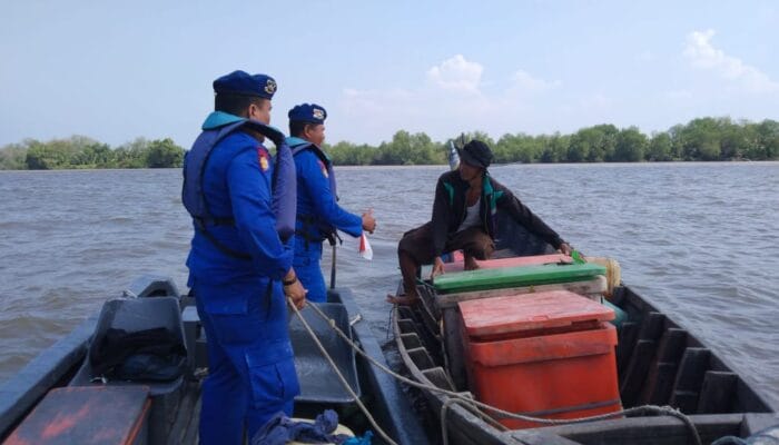Tim Patroli Sat Pol Airud Berhasil Mengejar Kapal Tanpa Nama yang Datang dari Arah Laut, Ini Hasil Pemeriksaannya