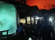 Sijago Merah Lalap Rumah warga di Keramat Kubah