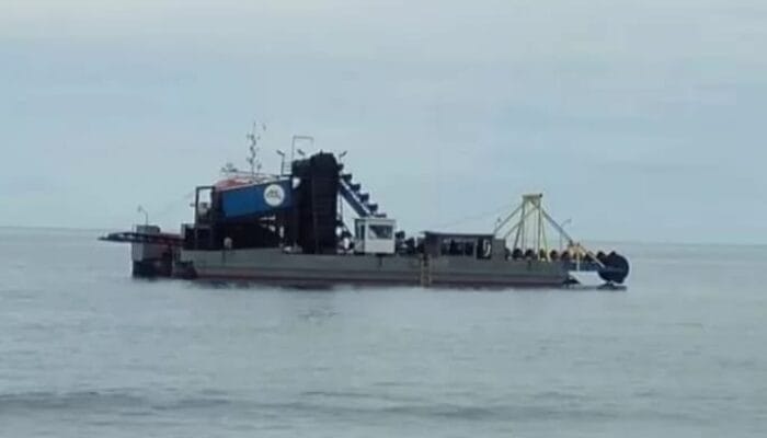 Temukan Kapal Panton di Perairan Laut Tanjung Tiram Warga Menduga Curi Pasir Kuarsa