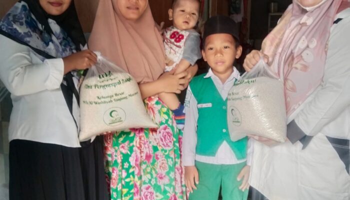 UPZ Mts Al Washliyah Tanjung Morawa salurkan Zakat Fitrah