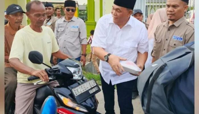 Aksi Nyata Wakil Rakyat! Dahnil Ginting Ketua Mapel Sumut Tebar Ribuan Takjil, Jalanan Penuh Haru