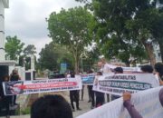 ALIANSI DESA MEMBANGUN MENGGELAR AKSI DAMAI MENUNTUT “Usut Tuntas Dugaan Permasalahan DD 5 Desa di Kecamatan Tebing Syahbandar!”
