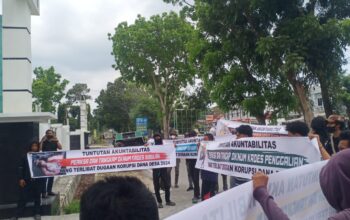 ALIANSI DESA MEMBANGUN MENGGELAR AKSI DAMAI MENUNTUT “Usut Tuntas Dugaan Permasalahan DD 5 Desa di Kecamatan Tebing Syahbandar!”