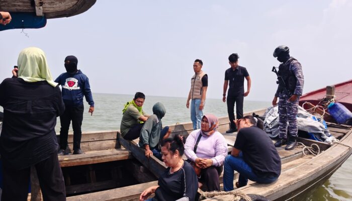 Sinergi TNI AL dan Imigrasi Sikat Penyelundupan PMI Non Prosedural, Kapal Misterius Ditangkap di Silau Laut