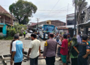 Kecewa Jalan Berlubang, Puluhan Warga Blokir Jalan Umum Binjai-Bukit Lawang
