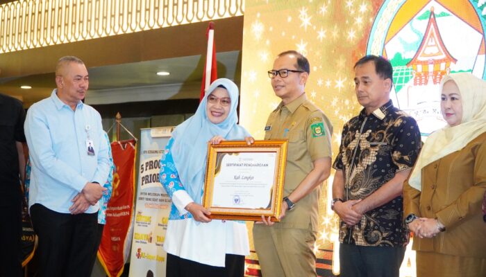 Syah Afandin Bawa Langkat Raih Penghargaan Nasional Pembangunan Keluarga Berkualitas