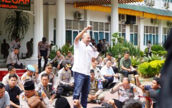 Bupati Syah Afandin Duduk Bersama Massa Aksi May Day, Tegaskan Komitmen Bela Hak Buruh