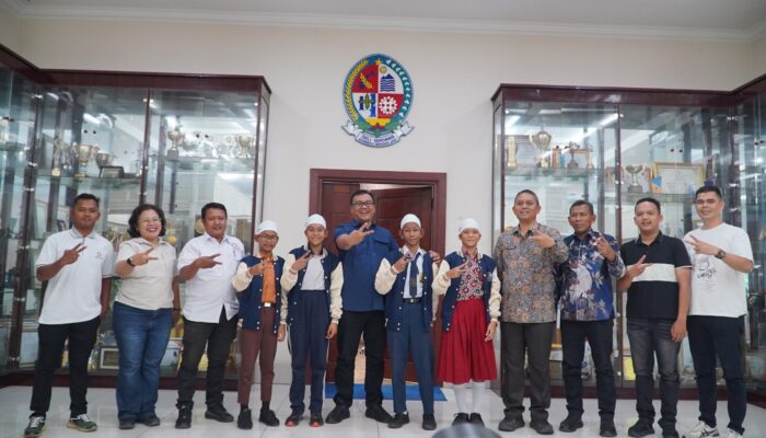 Bupati Asri Ludin Lepas Atlet Renang Deli Serdang ke Kuala Lumpur, Targetkan Prestasi Internasional