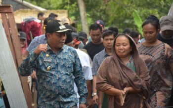 ‎Lom Lom Suwondo Turun Langsung, Pastikan Korban Puting Beliung di Patumbak Tak Sendirian Hadapi Bencana