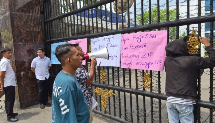 Ada “Udang” di Balik Kasus Bank Sumut? Massa Desak Kejatisu Segera “Tersangkakan” ZH