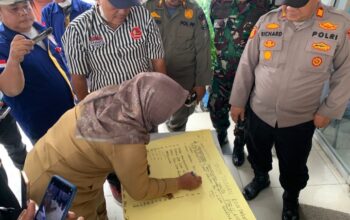 Kapolsek Medan Labuhan Pimpin Pengamanan Aksi Unjuk Rasa Damai Di Desa Manunggal