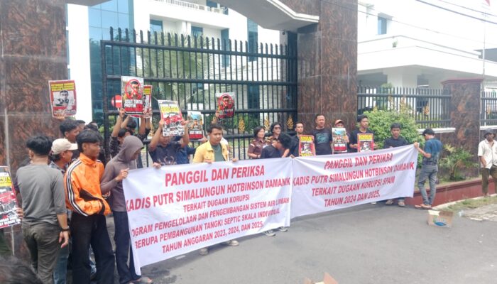 Disambut Perwakilan Kejatisu, Puluhan Massa Minta Periksa Hotbinson Damanik dan Mhd Ali Damanik Atas Dugaan Korupsi di PUTR Simalungun