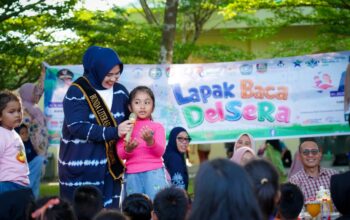 Lapak Baca DELSERA Hidupkan Semangat Literasi Anak, Keceriaan Warnai Batang Kuis