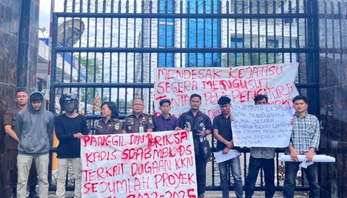 Unjuk Rasa Jilid II di Kejatisu, Massa SMP Bongkar Gurita Dugaan Korupsi Proyek SDABMBK Deli Serdang