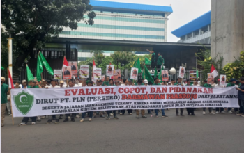 Unjuk Rasa di Kantor Pusat PLN, Massa HIMMAH Tuntut Ganti Rugi Imbas Lumpuhnya Listrik Sumatera