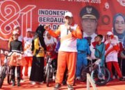 Wakil Bupati Lepas Gerak Jalan Beregu Semarak HUT Ke-81 Kemerdekaan RI