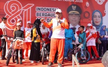 Wakil Bupati Lepas Gerak Jalan Beregu Semarak HUT Ke-81 Kemerdekaan RI