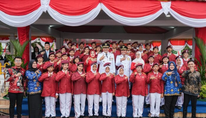 Penurunan Bendera HUT Ke-81 RI di Deli Serdang Berjalan Lancar, Sejumlah Penghargaan Diserahkan