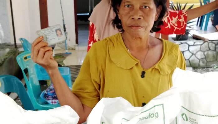 Bantuan Beras Bantu Ringankan Beban Warga Desa Sampe Raya