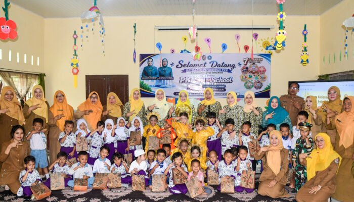 Melalui PKK Goes to School, Asniar Lom Lom Suwondo Ajak Orang Tua Perkuat Karakter, Gizi dan Literasi Anak 