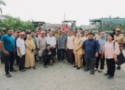 Keinginan Petani Terwujud, Bupati Tanam Bawang Bersama di Demplot Tanjung Morawa