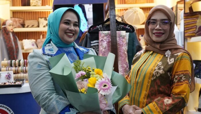 Anggunnya Jelita Asri Ludin Tambunan dalam Balutan Tenun Deli Serdang di Kriyanusa 2026
