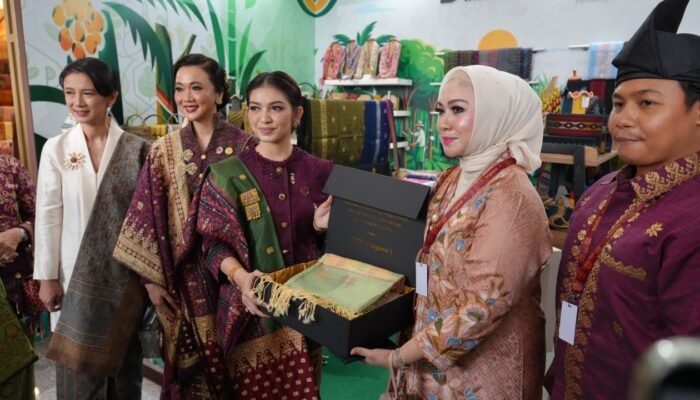 Dikunjungi Ibu Wapres Selvi Gibran, Produk Kriya Binaan PTPN IV PalmCo Curi Perhatian di Kriyanusa 2026