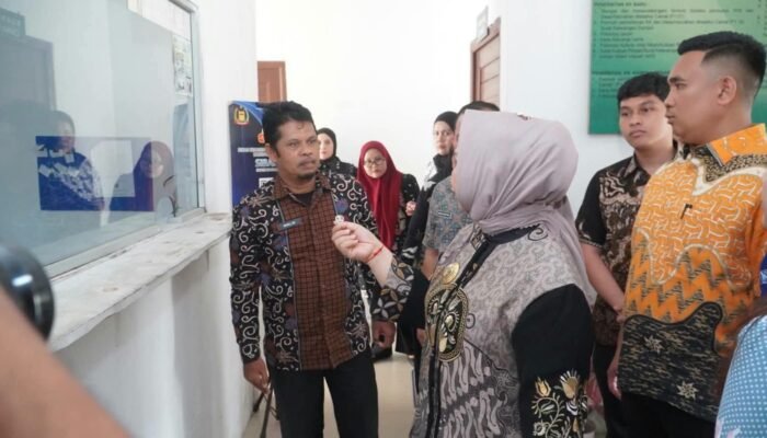 Sidak Kantor Camat Hinai, Plt. Bupati Langkat Tiorita Tekankan Disiplin dan Pembenahan Pelayanan Publik