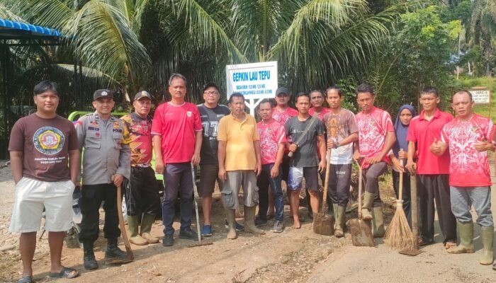 Pemdes, BPD Desa Lau Tepu Gelar Gotong Royong Bersihkan Lingkungan Desa
