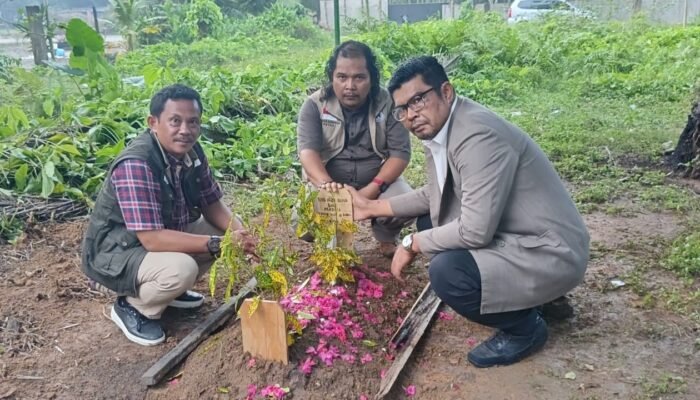 Agustinus Sirait Ziarah ke Makam Bayi 8 Bulan di Labura: Jangan Biarkan Kasus Ini Terkubur, Penegak Hukum Harus Ungkap Kebenaran!
